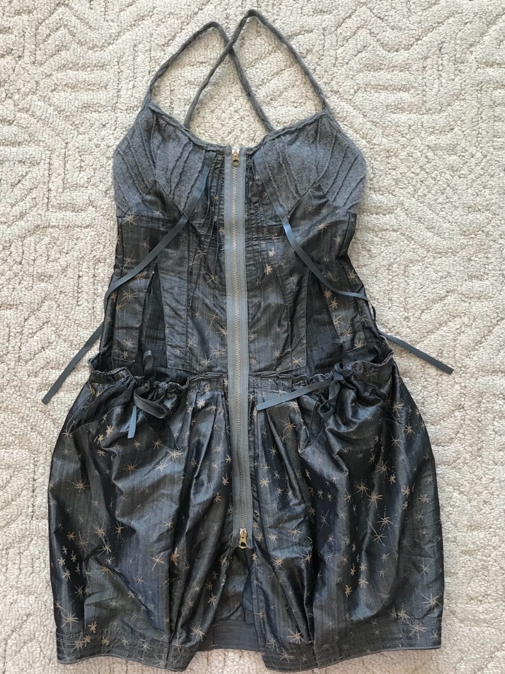 “Marite et Francois Girbaud GreyW/Gold Stars Balloon Dress
Size: XS
